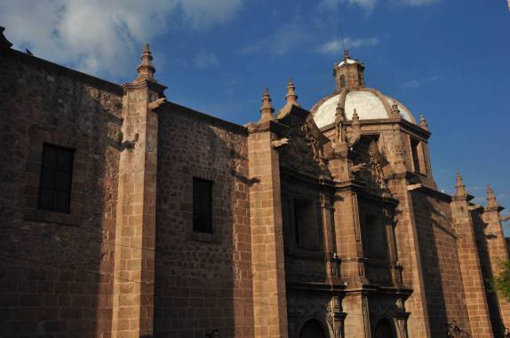 Um dos muitos prédios antigos de Morelia, no México